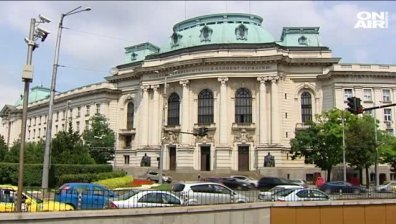 Бъдещи химици, физици и дизайнери мерят сили с изпити в СУ