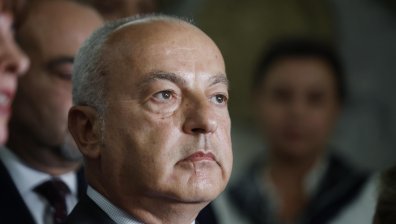 "Исторически пробив" за минималната заплата: Договориха граници, но не и размера