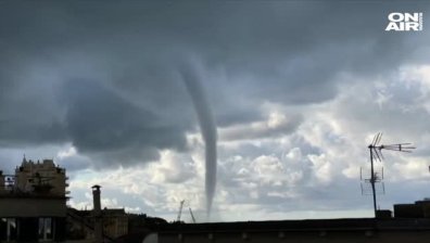 Водни смерчове над Генуа изплашиха граждани 