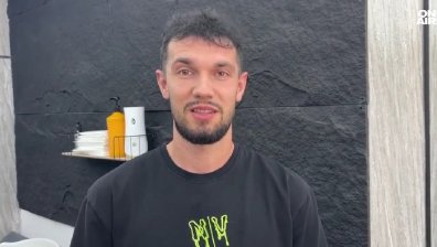 От прическата до брадата: Какво търсят мъжете във фризьорските салони