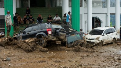 Тайфунът "Дуджуан" в Япония взе най-малко 9 жертви след рекордните порои и свлачища