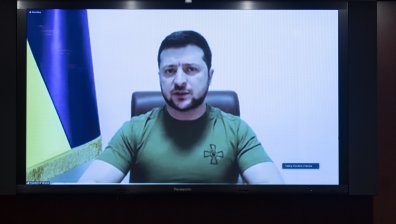 Зеленски към НАТО: Дайте ни танкове, Русия използва фосфорни бомби