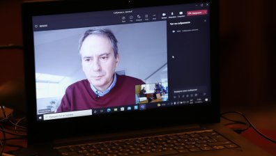 Разкриха местонахождението на Грозев, той говори онлайн пред депутатите