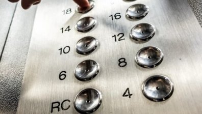 Спасиха дете от Бургас на една годинка, заклещено в заседнал асансьор