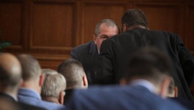 Депутатите отрязаха БСП, няма да гледат по-скоро актуализацията на бюджета