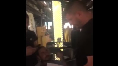 Сервитьор удари шамар на клиент в известно столично заведение, уволниха го (+ВИДЕО)