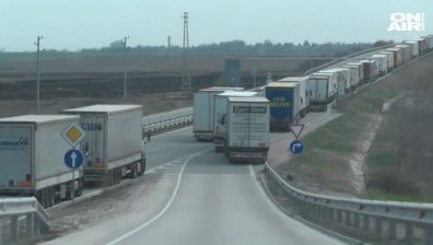 Километрична опашка от ТИР-ове на Дунав мост 2 край Видин