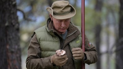 Путин на рождения си ден: За гъби в планините на Сибир