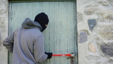 Семейство от Лясковец олекна с 10 хил. лв. и злато след кражба