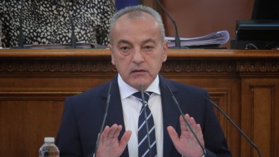 Гълъб Донев в НС: Да не бъдем крайни в оценките за решението на Нидерландия и Австрия