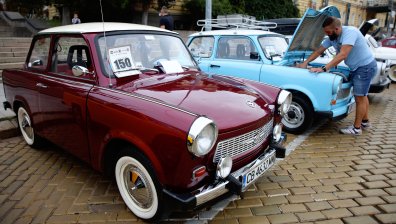 Парад на ретро автомобили събра уникални съкровища на 4 колела