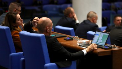 Депутатите гласуват закриване на Комисията за противодействие на корупцията