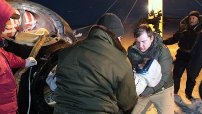 Трима космонавти от МКС се приземиха в казахстанската степ