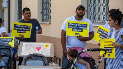Флашмоб в подкрепа на разселените семейства от "Захарна фабрика" (СНИМКИ)