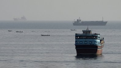 Търговски кораб е ударен край Ормузкия проток, има загинал и ранени
