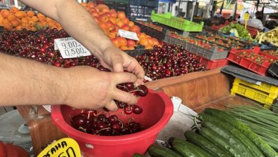 Ядем по-евтини кайсии, ягоди и картофи, но по-скъпи череши