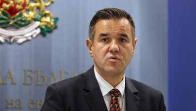 Стоянов към Нинова: За пореден път казвате неистини, не злоупотребявайте с трибуната на НС