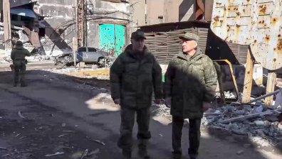 Шойгу инспектира руските войски, разположени в Донецк