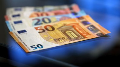 Германия вдига минималната заплата на &euro;12 на час