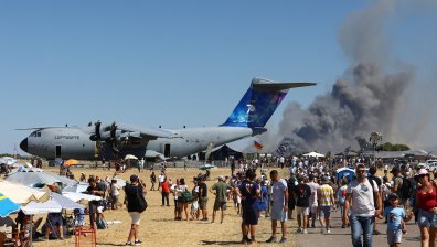 Гръцки изтребител F-4 Phantom се разби по време на авиошоу край Атина