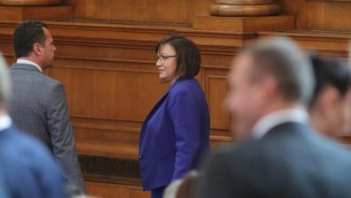 Спешни законови промени срещу каналджийство, според Нинова живеем в в гангстерски филм