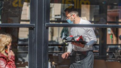 И у нас - доказваш, че не си с Ковид-19 и после вечеряш в ресторант?