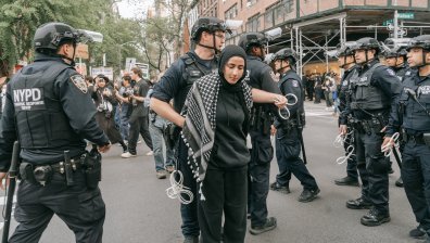 27 арестувани на пропалестински демонстрации преди старта на "Мет Гала"