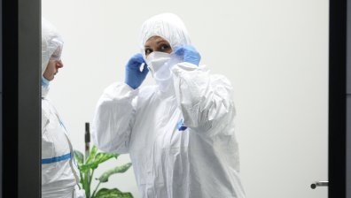 Български лекар пита Борисов: Защо приложихте постепенно затваряне, а не пълно