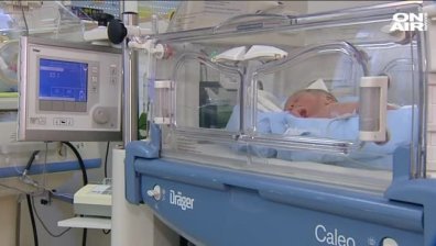След 9 неуспешни опита инвитро, жена роди тризнаци