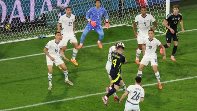Шотландия и Швейцария не се победиха в драматичен мач завършил 1:1