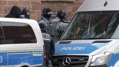 Млада жена и 16-годишен са убити при нападение край Берлин