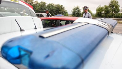 20-годишен заби колата си в дърво, загина негов приятел на 16 г.