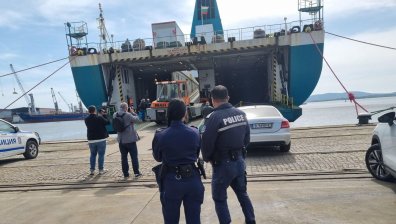Екипажът на "Дружба" ще гласува в открито море