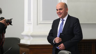 Бисер Петков: Ще търсим и друг вариант за първия ден от болничните