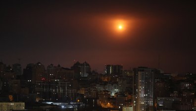 Русия удари Киев - бомбоубежищата се напълниха (СНИМКИ)