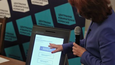 ЦИК показа демоверсията на устройствата за изборите 2 в 1