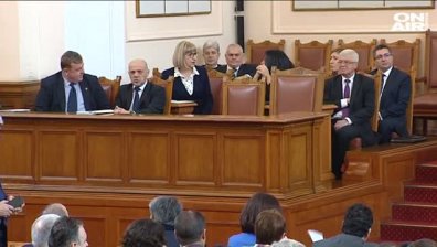 Дебатът по вота на недоверие предизвика 5-часови обвинения