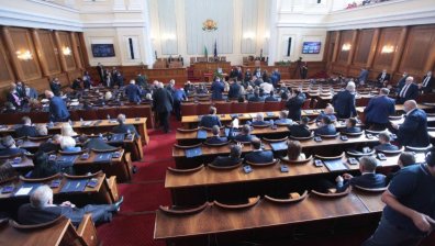 Нажежени страсти още в първия работен ден на депутатите - ГЕРБ напуснаха обидени