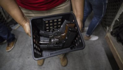 Ню Йорк повиши възрастта за притежание на оръжие