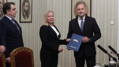 Асен Василев към Радев: Силна България в Европа или като Троянски кон по Орбанов модел