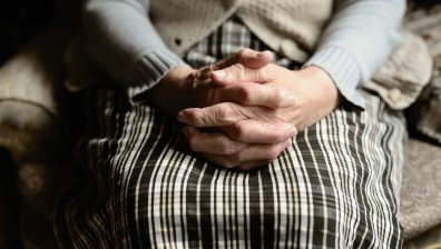 Тютюнопушене, затлъстяване и ниска образованост: Случаите на деменция ще се утроят
