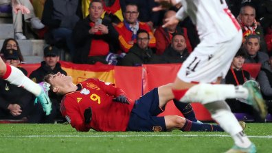 Надежда на "Барса" напусна мач със сълзи, тежка контузия го вади от Париж 2024