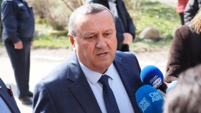 Хасан Адемов: Подават се по 500 заявления на час за помощта за гориво от 20 евро