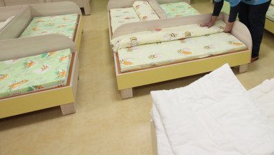 Учител в детска градина във Варна затварял деца в чекмеджетата на леглата им