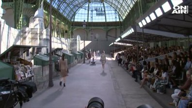 Модна къща "Шанел" представи есенно-зимната си колекция в Париж
