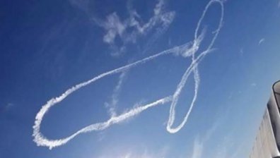 Провокация или не? Американски самолет очерта "небесен пенис" над руска база в Сирия