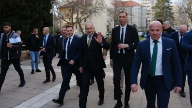 Радев: Време е законът да си дойде на мястото