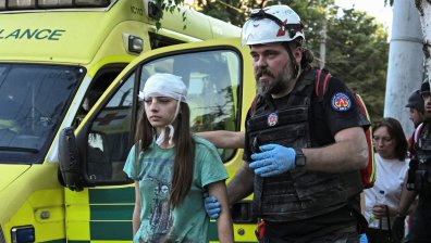 След руски атаки: Пламна търговски център в Суми, трима души загинаха в Черноморск (ВИДЕО)