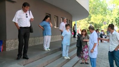 Лекари от пловдивската болница "Св. Мина" излязоха на протест