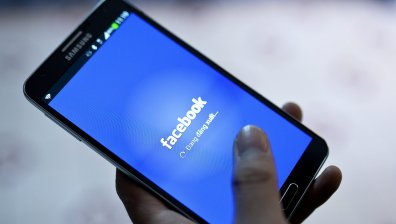 Facebook ще плати $52 млн. на модераторите си за психически травми